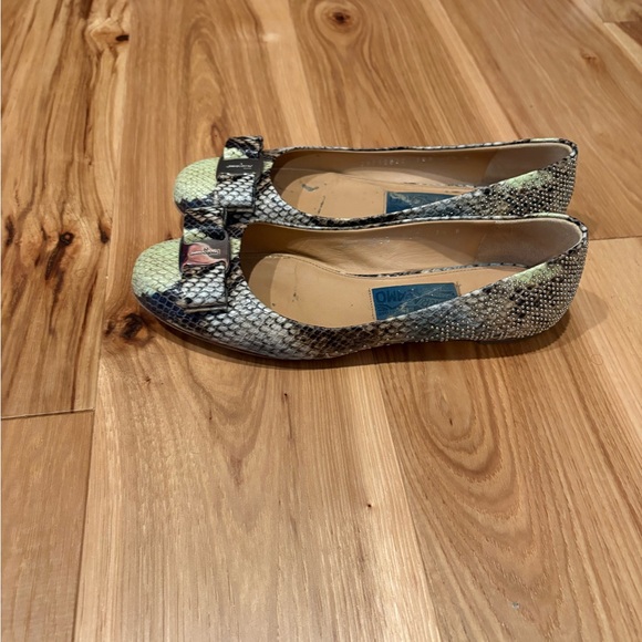 Salvatore Ferragamo Snake Print Flats with Bow - Picture 2 of 6